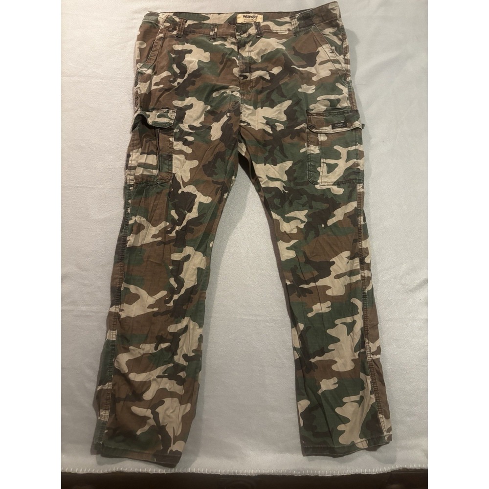 Men's Wrangler Authentics Mens 44x32.5 Relax Fit Stretch Cargo Pants Camo - Picture 1 of 10